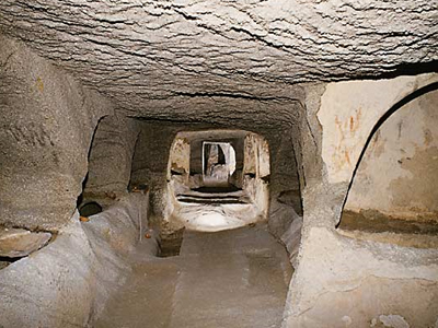 3.700 είδαν τις κατακόμβες